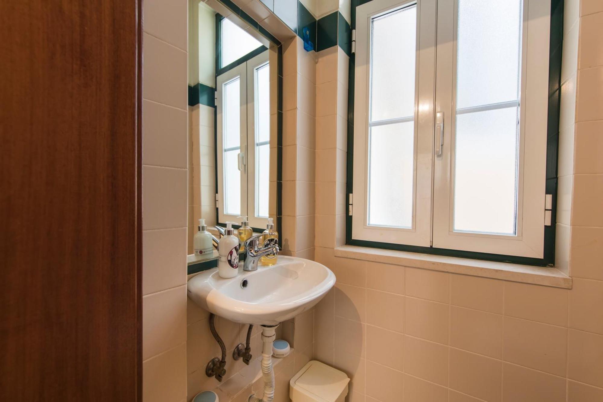 106 A - Martim Moniz Apartment Lisbon