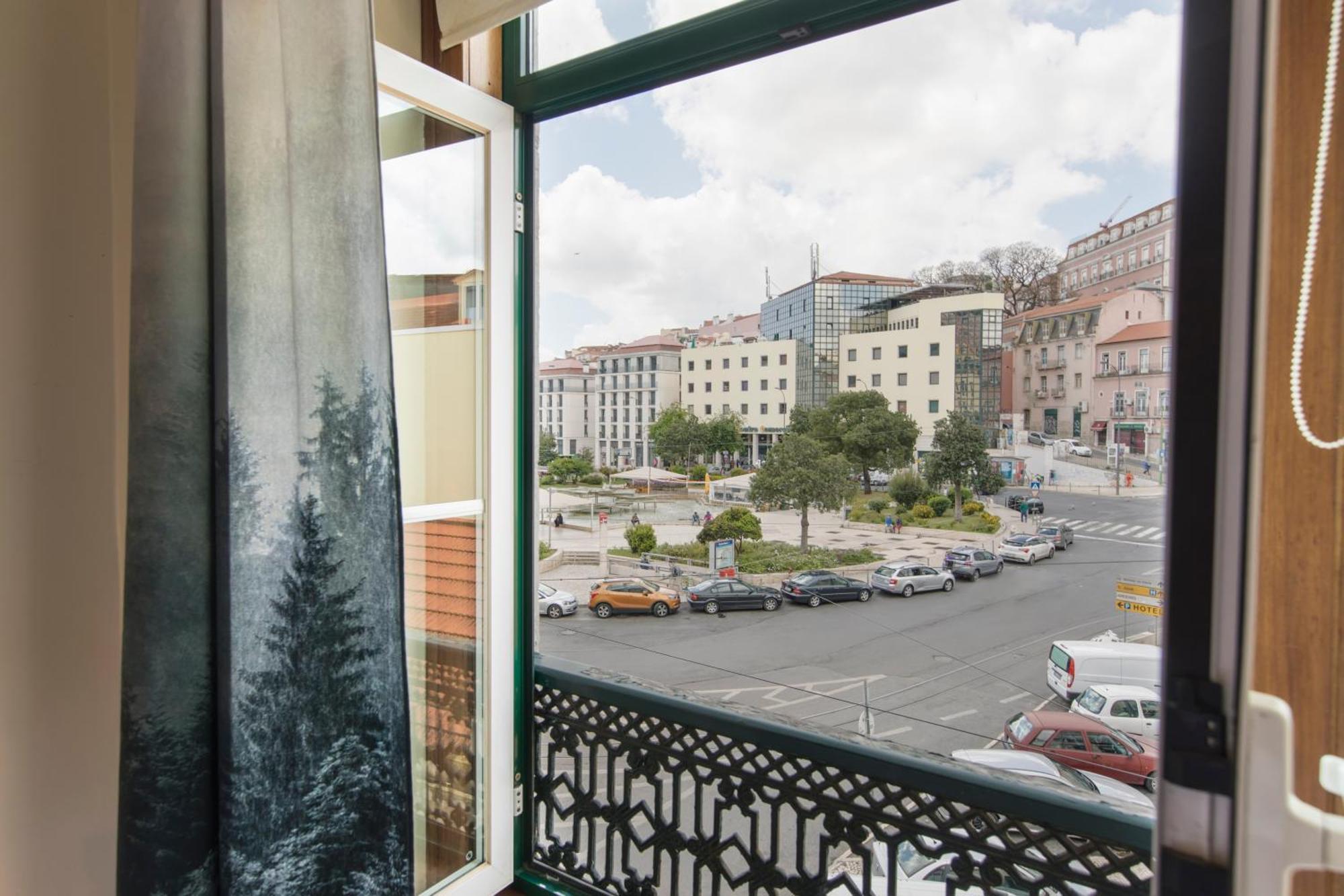 106 A - Martim Moniz Lisbon